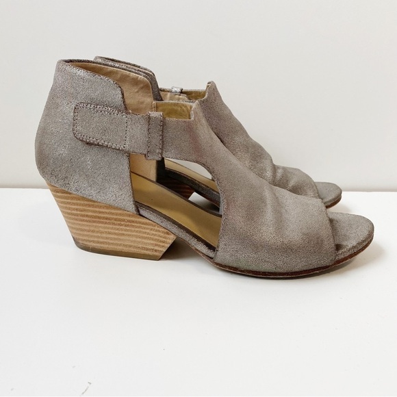 Eileen Fisher Shoes - EILEEN FISHER Iris Metallic Silver Peep Toe Sandal! Size 9